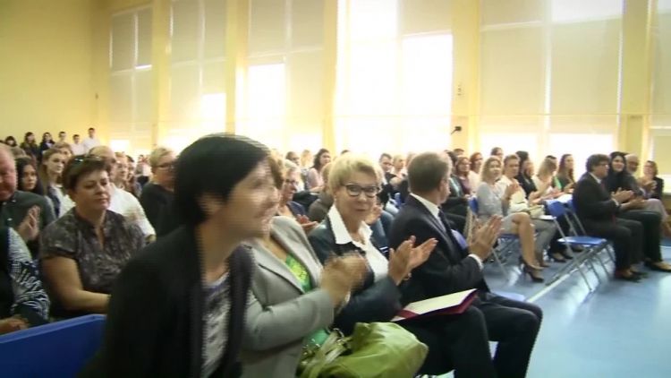 otwieramy_szuflady_uwalniamy_-_wokol_szkoly.mp4