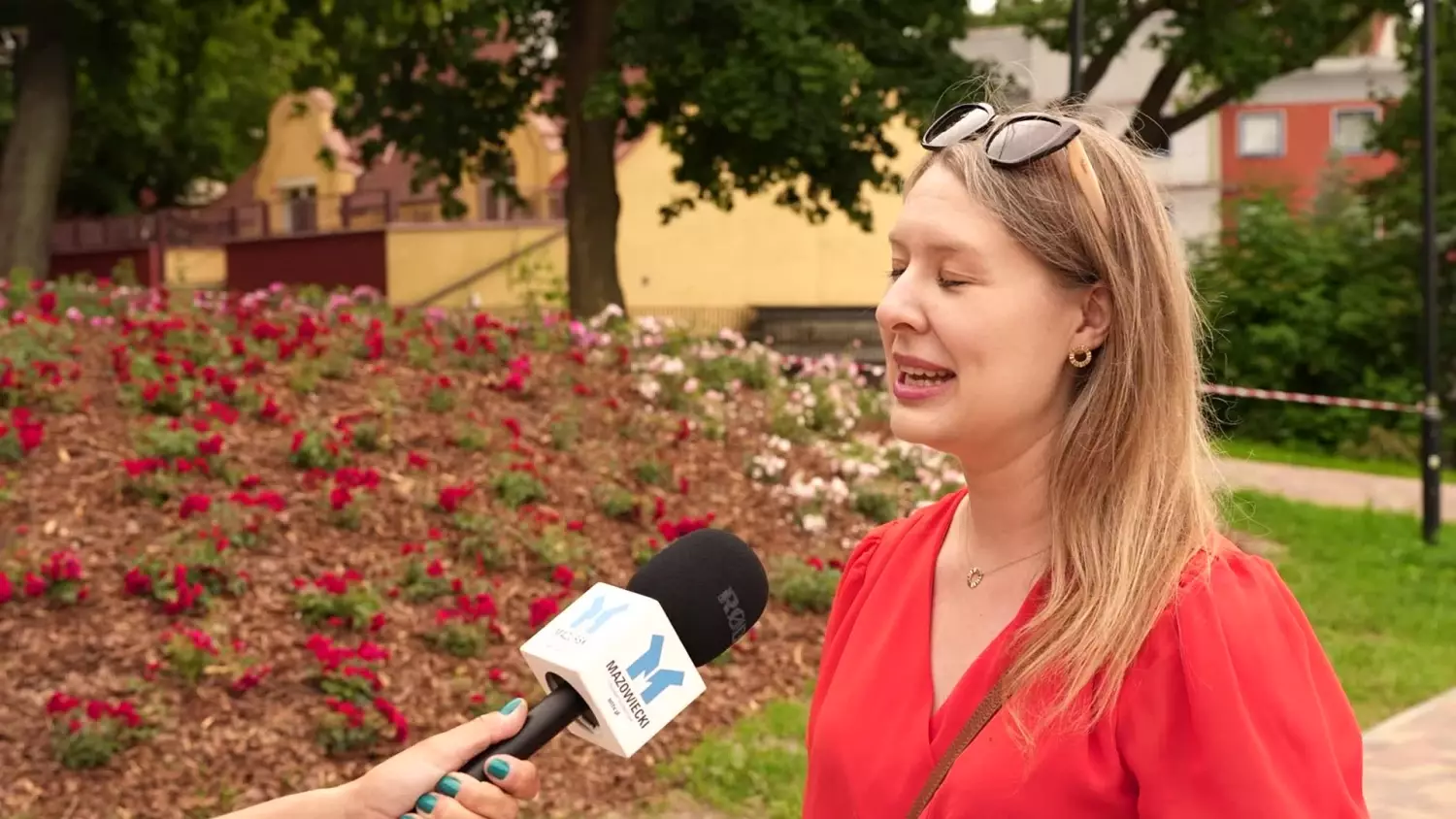 nowe-laweczki-i-widok-na-roze-em.mp4