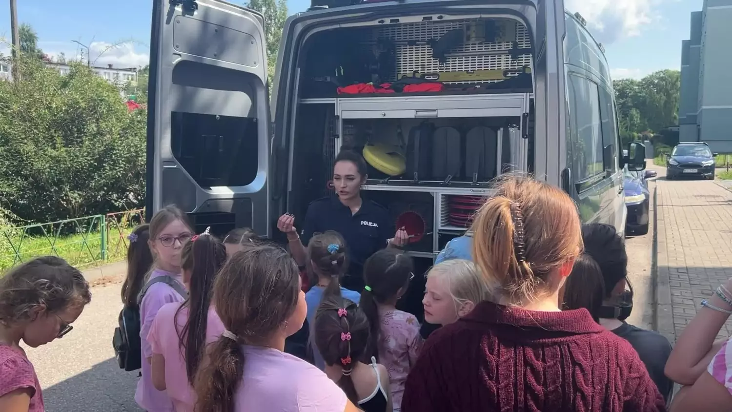 wakacyjne-warsztaty-w-osiedlowym-domu-kultury-em.mp4