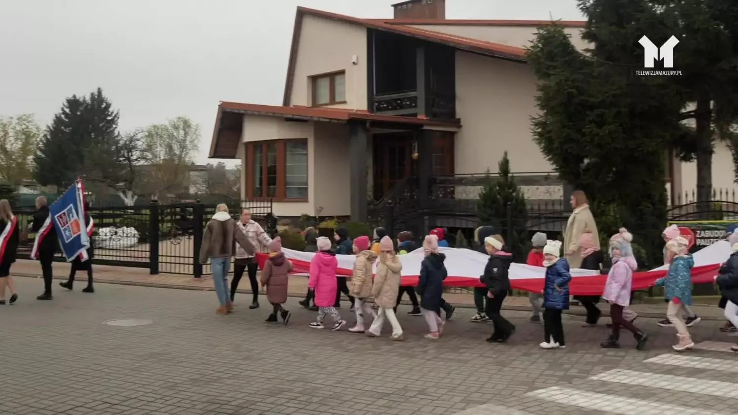 flaga-w-dloni-polska-w-sercu.mp4